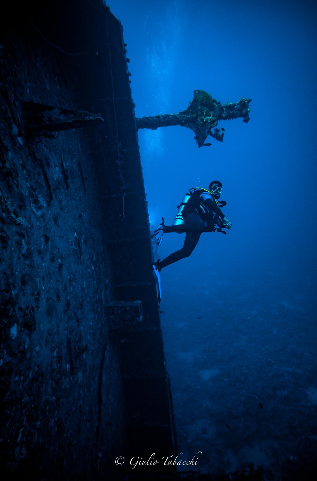 Scuba Diving presenciando un barco